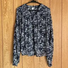花柄　長袖ブラウス