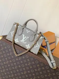 Louis Vuitton グレー ショルダーバッグ