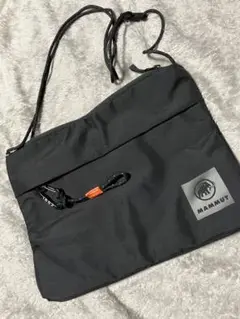 MAMMUT ブラック ショルダーバッグ サコッシュ　美品　アウトドア