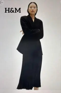H &M ✴︎新品✴︎　オンライン販売中　XS 黒 プリーツロングスカート　サテン