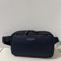 【新品同様】 ブラックレーベルクレストブリッジ ネイビー　ボディバッグ
