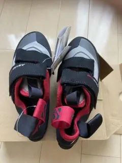 ボルダリングシューズ ファイブテン新品箱タグあり