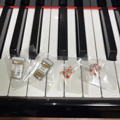 音楽ピンバッジ4つセット　2ペア　プレゼントに