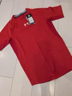 新品タグ付　Under Armour トレーニング アンダーシャツ MD レッド
