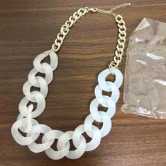 【新品】VIS クリアアクリルネックレス　ホワイト　大ぶり
