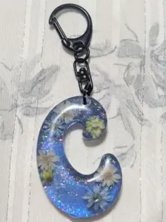 お花入りイニシャルチャーム（青・C）