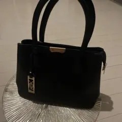 ブラックレザーハンドバッグマチ広め