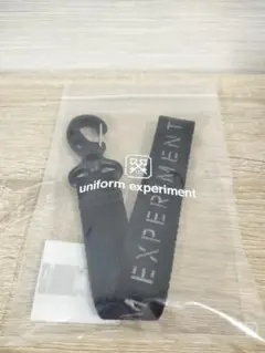 試着のみ 美品 ユニフォームエクスペリメント キーホルダー カラビナ ブラック