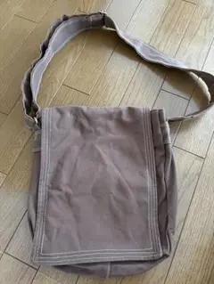 ショルダーバッグ　ブラウン