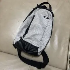 Oakley スリングバッグ グレー/ブラック