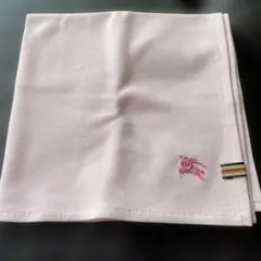 未使用品　バーバリー　ピンクのハンカチ 刺繍ロゴ付き
