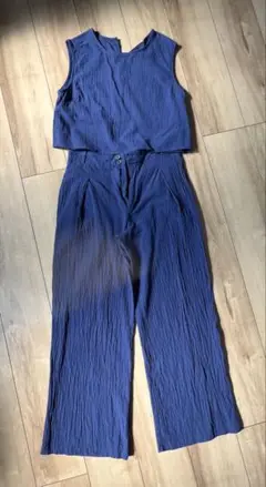 ネイビー セットアップ トップスとパンツ