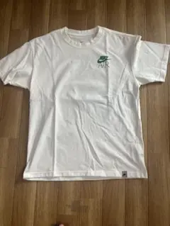 美品　NIKE Tシャツ Mサイズ