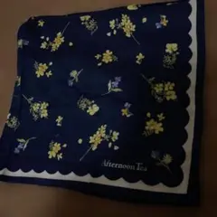 訳あり　Afternoon Tea 花柄 ハンカチ　ネイビー 約50cm