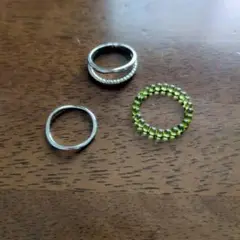 シルバー2重リングと緑色ビーズリングセット