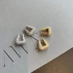 DECOLLTE ACCESSORY shiny triangle pierce