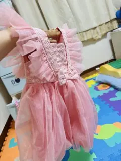フリル付きピンクドレス