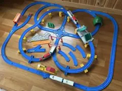プラレール　まとめ売り　レイアウト　車庫　跳ね橋　駅　車両　車止め　トンネル