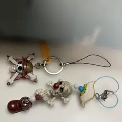 ONEPIECEキャラクター ストラップ　麦わら&バギー