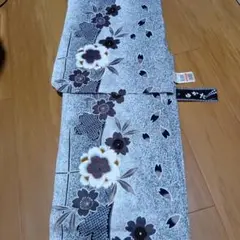 浴衣 白黒地に茶のお花