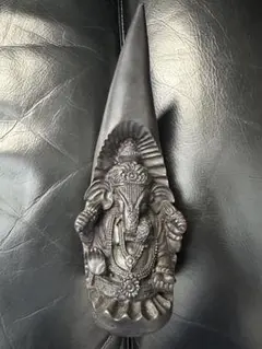 黒い石製ガネーシャ置物