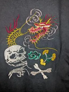 ドラゴンとスカル刺繍 両面刺繍　ブラックTシャツ