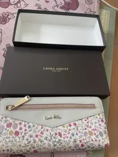 LAURA ASHLEY 長財布
