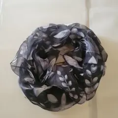 スカーフ、シフォン花柄スヌード 黒と白