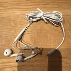 アップル　Lightningコネクタ 有線イヤフォン ホワイト