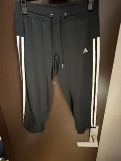 adidas レギンスパンツ 黒 サイドストライプ