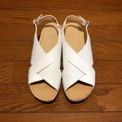 ★美品★REGAL リーガル　ホワイト クロスストラップサンダル24