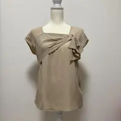 美品❣️ヌメロヴェントゥーノベージュカットソー