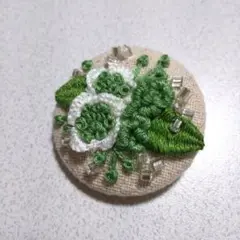 ハンドメイド くるみボタンのブローチNo.8