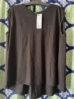 未使用　GU Aラインtシャツ ブラウン