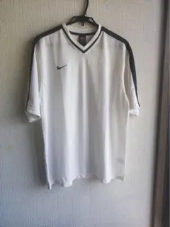 Nike ホワイト Vネック シャツ 背番号10