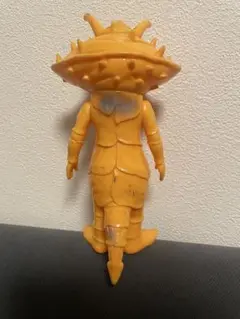 カネゴン　フィギア