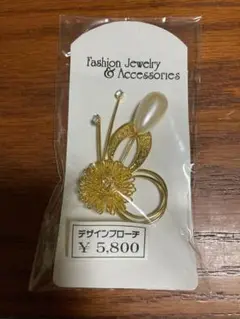 ブローチ