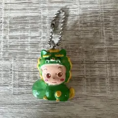 シーサーを被った子どものキーホルダー