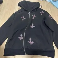 刺繍入り黒フード付きパーカー