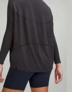 ルルレモンback in action long sleeve 新品サイズ4