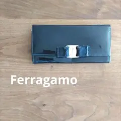 Ferragamo エナメル長財布