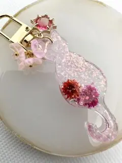 ★ピンクさん★猫　ネコ　ねこ　押し花　ハンドメイド　チャーム　ボタニカル