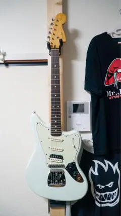ジャガリロ　Fender Jaguarillo 美品 室内のみの使用 Fender Pawn Shop Jaguarillo Demo | Fender - YouTube