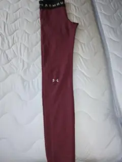 Under Armour バーガンディ スキニーパンツアンダーアーマ