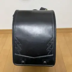 稲妻模様の黒いランドセル