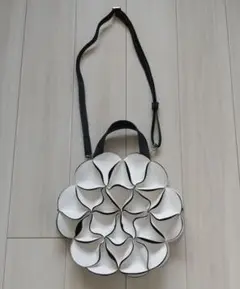 美品　ELEMOOD 立体的なお花 ミニボストン ショルダーバッグ ELEMOOD【ブランド直営】Pinkoiアジア最大級の通販サイト