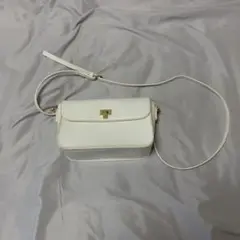 美品！ ホワイト ショルダーバッグ ゴールド