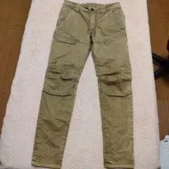 ベージュ スキニーパンツ