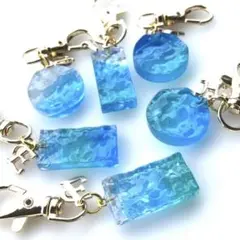 ❤️New❤️ ハンドメイド　暗闇で光る水面のキーホルダー　イニシャルチャーム付♪