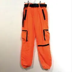 オレンジ　カーゴパンツ　黒ベルト　衣装等